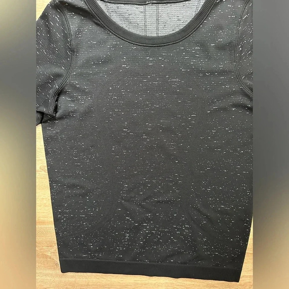 Lululemon Swiftly Tech Long Sleeve  (Breeze) Size 6 Black / White - Picture 9 of 10
